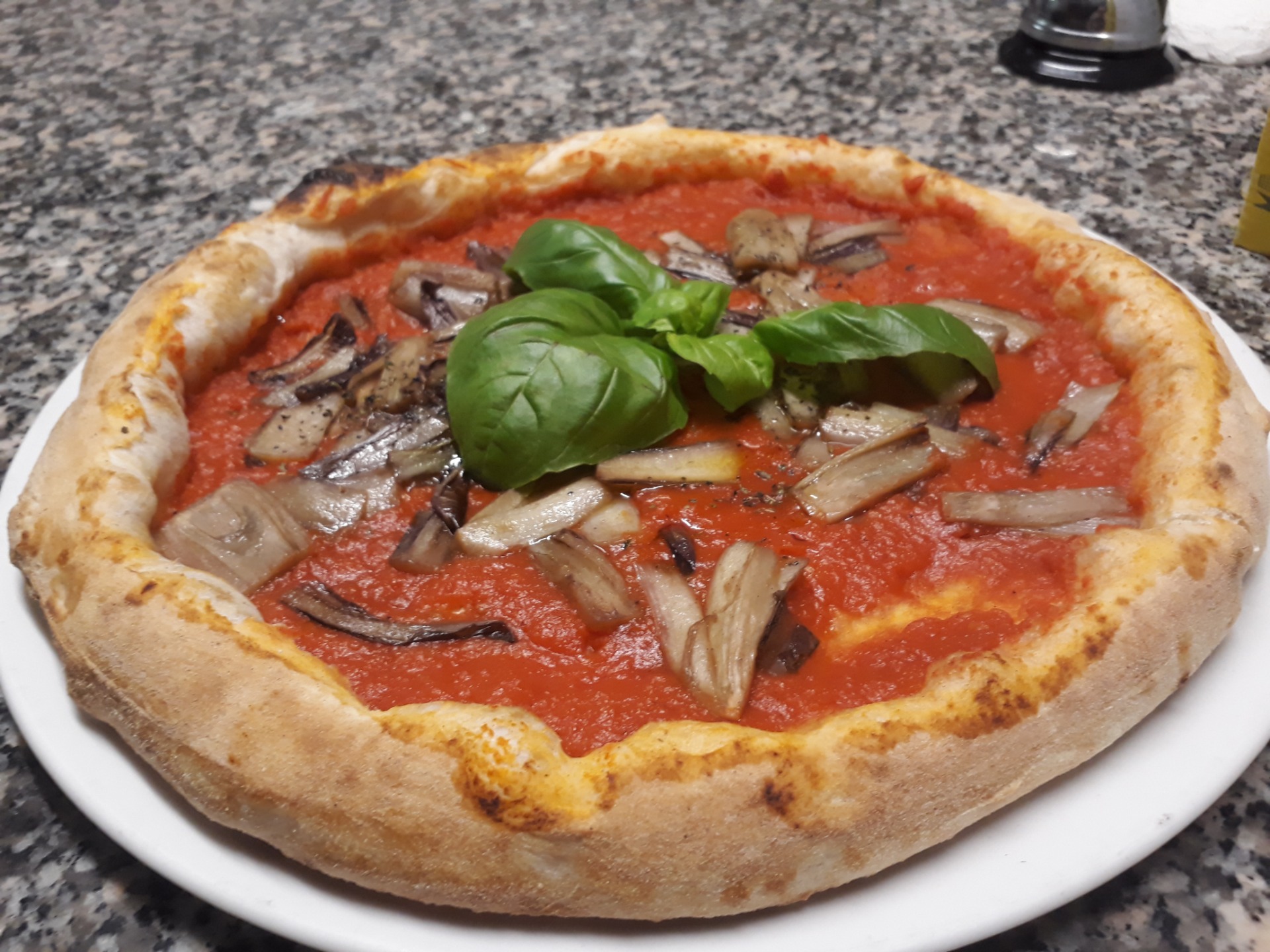 Pizza con Radicchio di treviso spadellato
