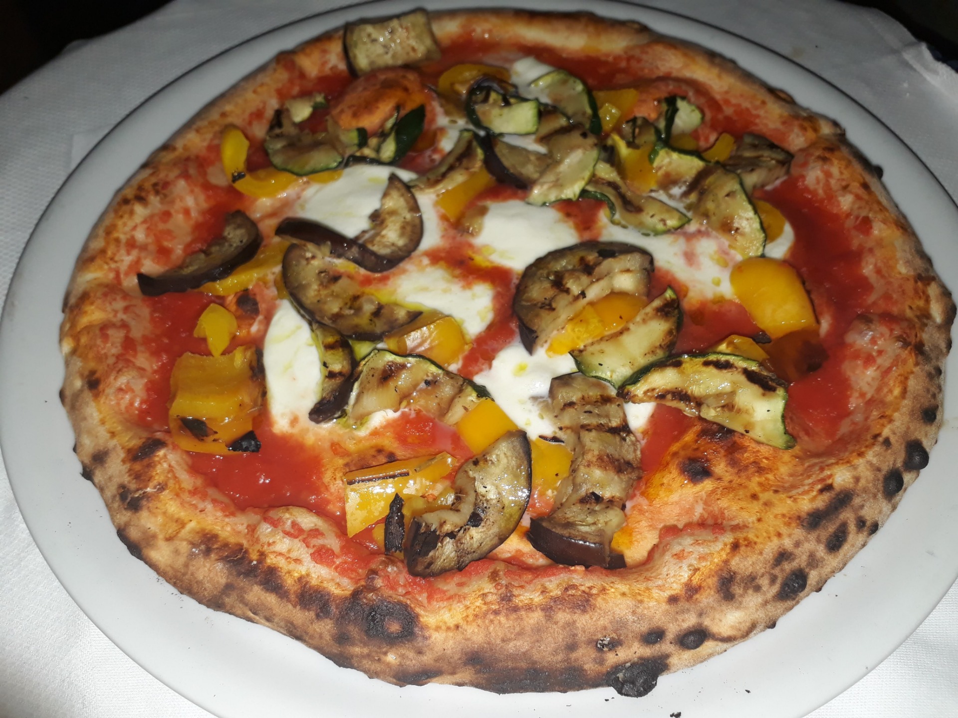 Pizza con Bufala, verdure grigliate